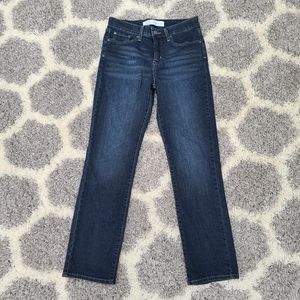 Levis Signature Trauss Totally Shaping Strilght 28